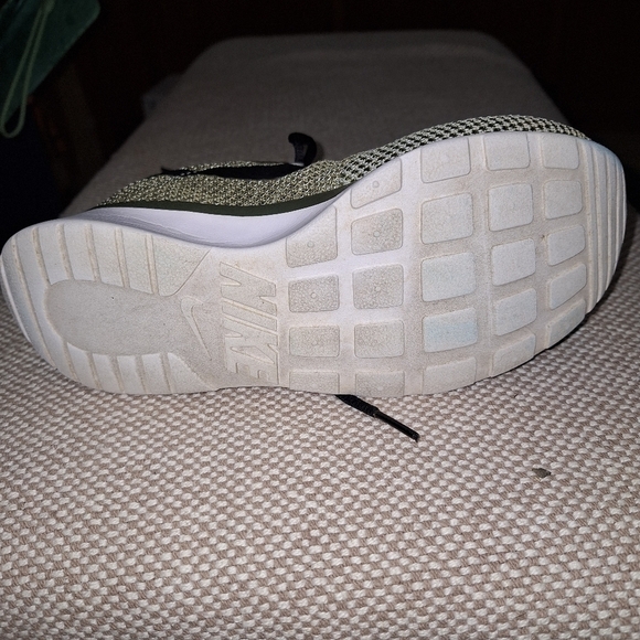 A pair of Nike tanjun racers. They are womens size 6.5. EUC - Picture 7 of 13